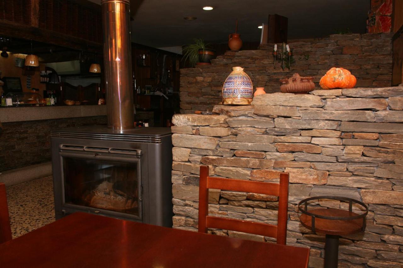 A Taberna De Vento Hotel Lalin Exterior photo